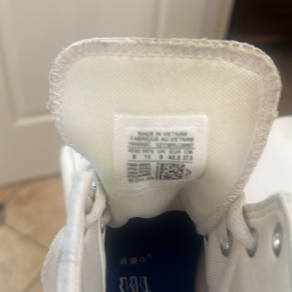 Chucks Hi Tops - Picture 3 of 3